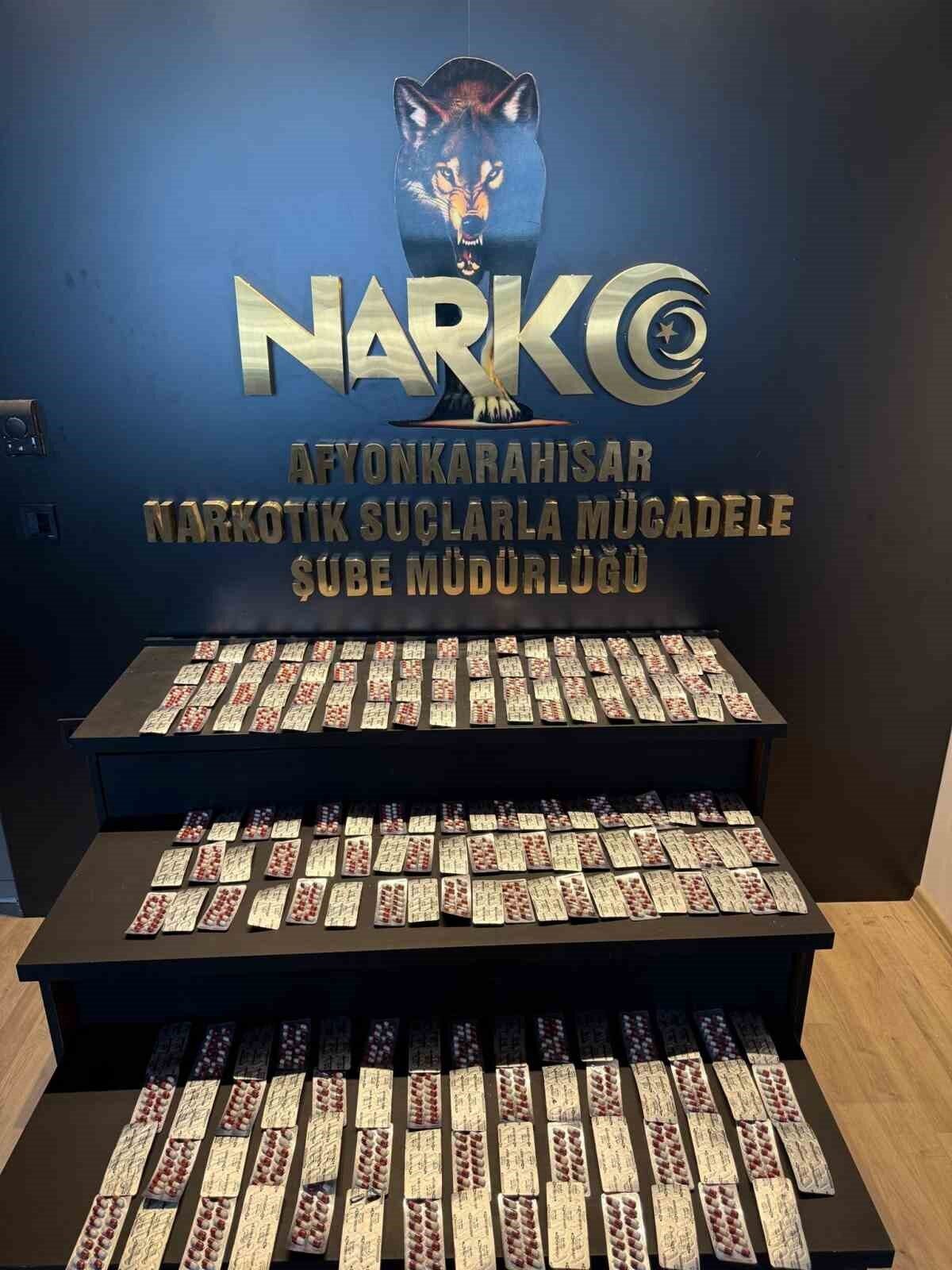 Afyonkarahisar’da Uyuşturucu Hap Taşıyan İki Kişi Tutuklandı