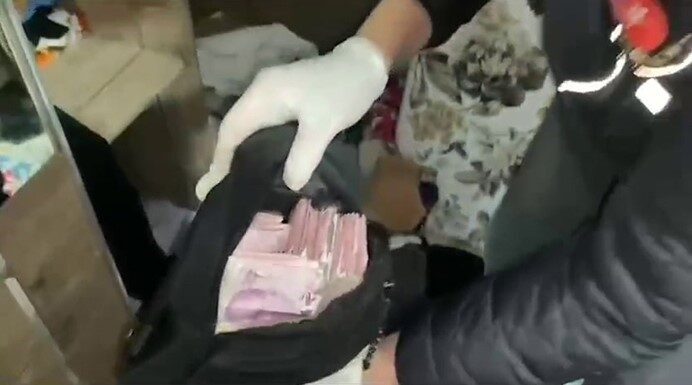 Sakarya'nın Adapazarı ilçesinde N.T. (37), uyuşturucu madde satışı yaparken yakalandı.