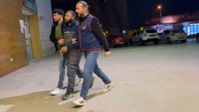 Bursa'nın İnegöl ilçesinde, jandarma tarafından durdurulan otobüste Sezer K. (40)