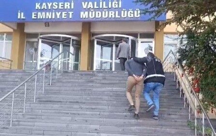 Kayseri’de Uyuşturucu Ticareti Suçundan Aranan Şahıs Yakalandı Kayseri'de Narkotik Suçlarla Mücadele Şube Müdürlüğü, uyuşturucu madde ticareti suçundan