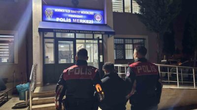 Kocaeli Derince'de Motosikletli Polis Timleri, G.A. isimli şüpheliyi durdurdu. Yapılan