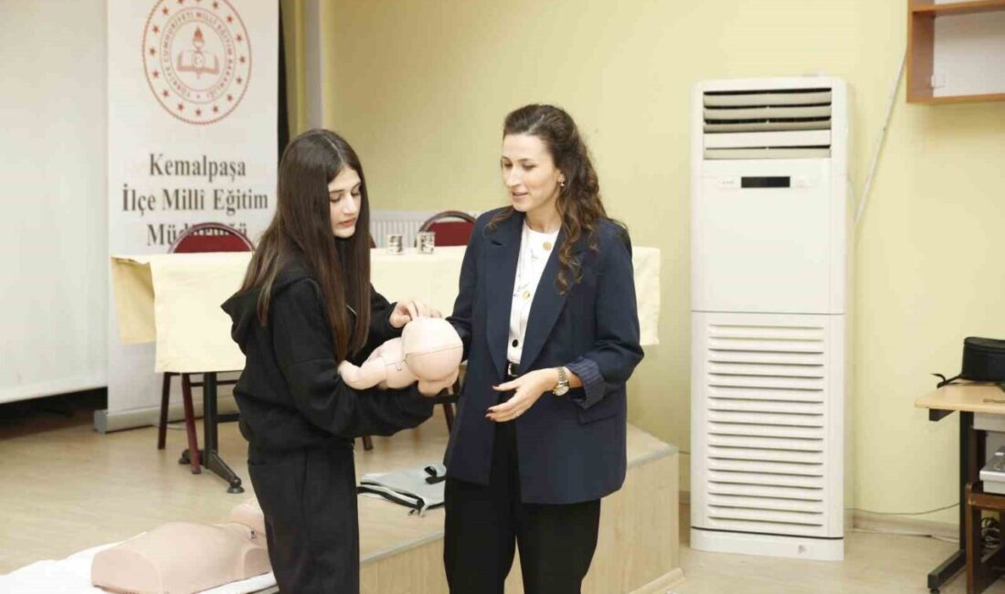 İzmir Dr. Behçet Uz Çocuk Hastanesi Başhekimi Doç. Dr. Dilek