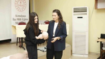 İzmir Dr. Behçet Uz Çocuk Hastanesi Başhekimi Doç. Dr. Dilek