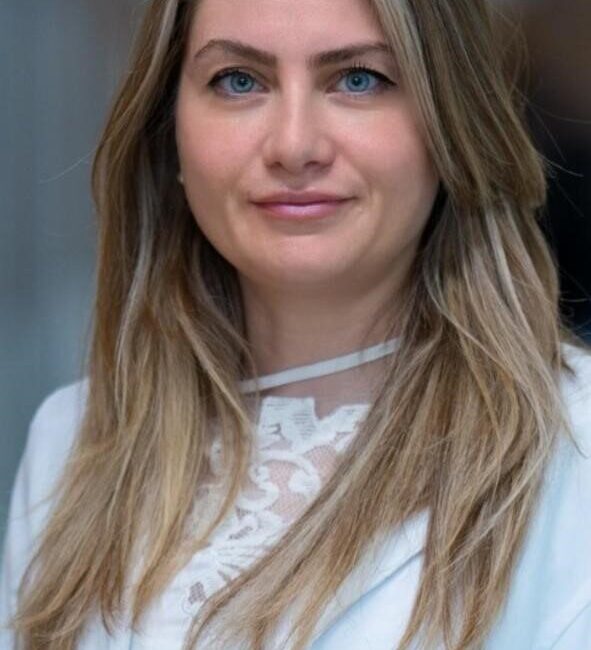 Gıda Zehirlenmelerine Karşı Önemli Uyarılar: Mide Koruyucular Daha Fazla Risk Taşıyor Dr. Öğr. Üyesi Filiz Çalışkan Esen, gıda zehirlenmelerinin belirtilerinin kişiden