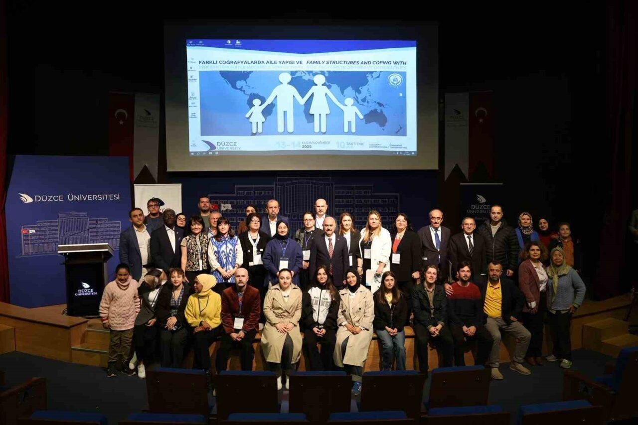 Düzce Üniversitesi’nde Aile Yapısının Güçlendirilmesi Üzerine Sempozyum Düzenlendi