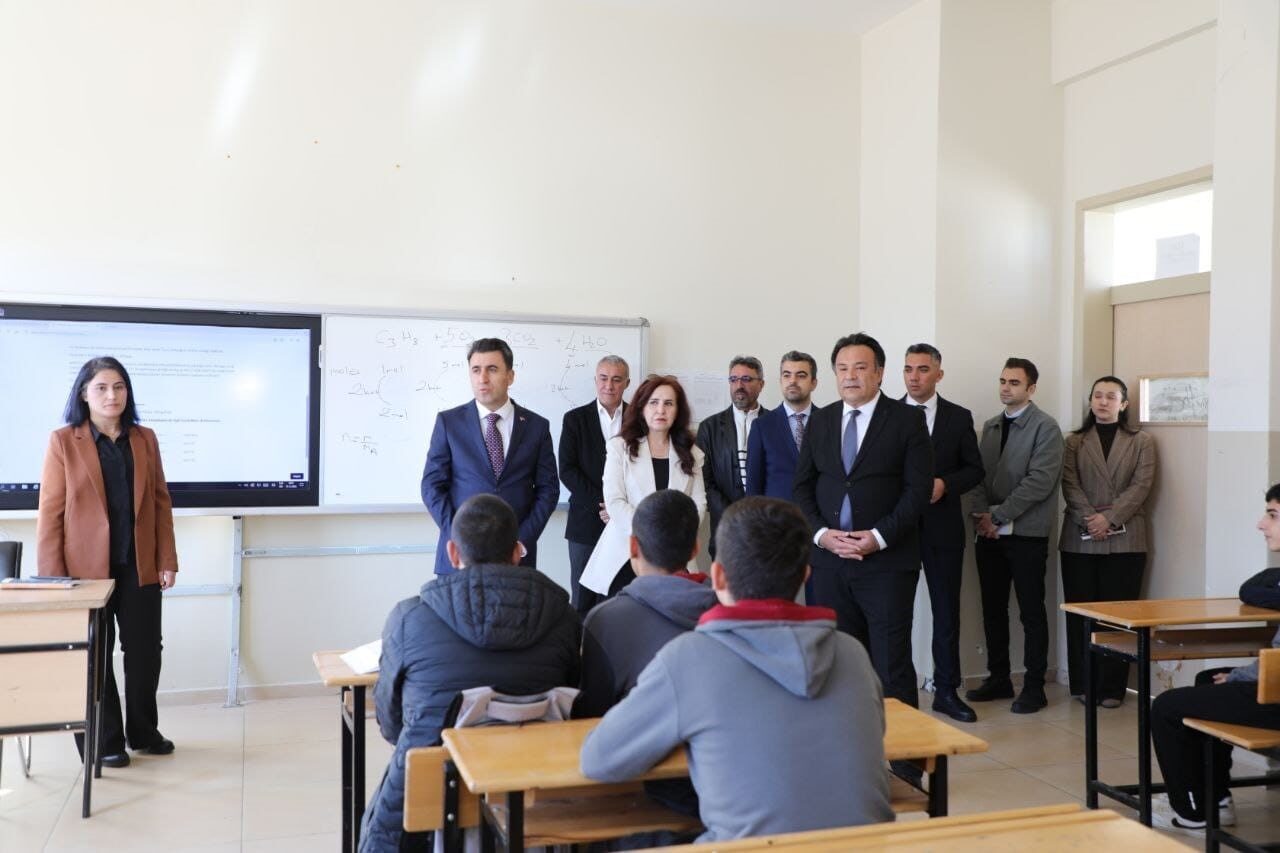 Tunceli Valisi ve Belediye Başkan Vekili Şefik Aygöl, eğitim faaliyetlerini