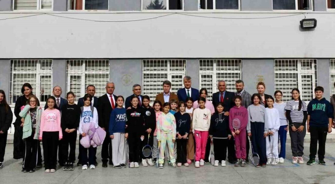 Amasya Valisi Önder Bakan, 24 Kasım Öğretmenler Günü dolayısıyla yaptığı