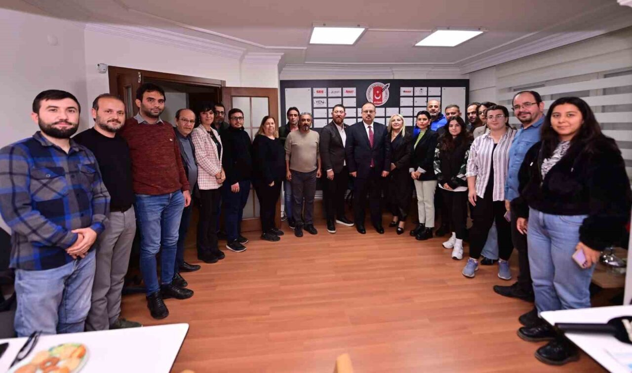 Aydın Valisi Yakup Canbolat, kentteki yatırımları gazetecilere anlattı. Aydın Şehir