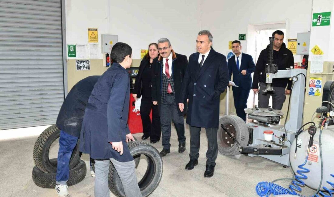Ardahan Valisi, Kazım Karabekir Mesleki ve Teknik Anadolu Lisesi’nde Öğrencilerle Buluştu Ardahan Valisi Hayrettin Çiçek, Kazım Karabekir Mesleki ve Teknik Anadolu
