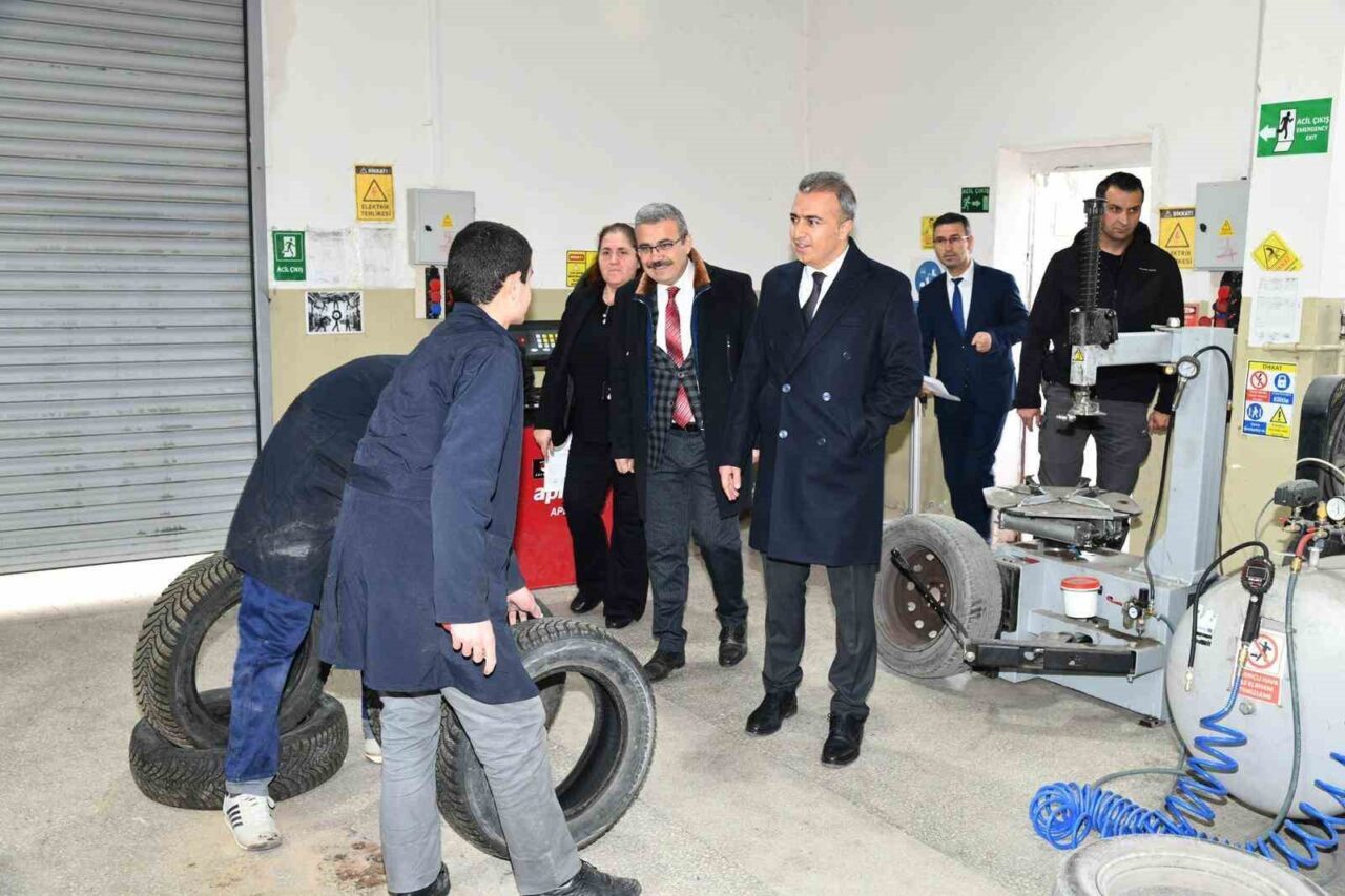 Ardahan Valisi Hayrettin Çiçek, Kazım Karabekir Mesleki ve Teknik Anadolu