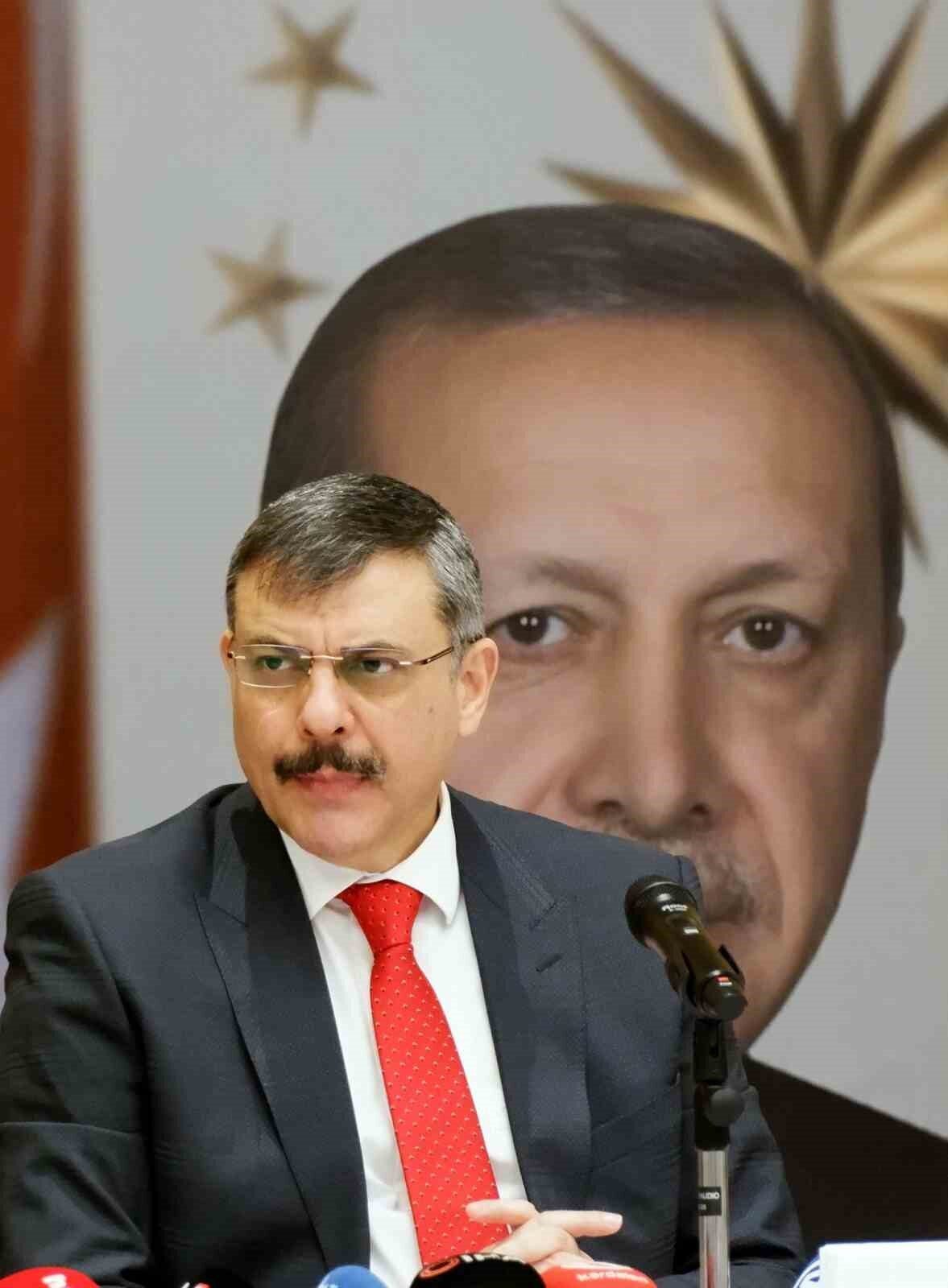 Erzurum Valisi Mustafa Çiftçi, 24 Kasım Öğretmenler Günü'nde yayımladığı mesajda,