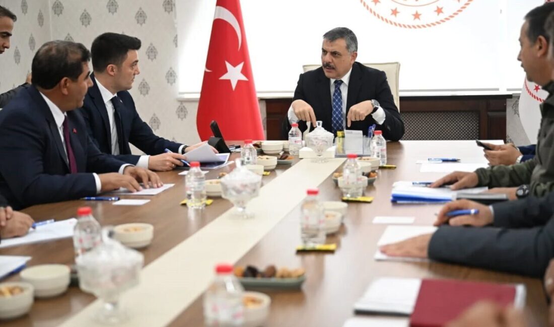 Erzurum Valisi Çiftçi, Horasan’da Hayvan Bakımı ve Koruma Çalışmalarını İnceledi Erzurum Valisi Mustafa Çiftçi, Horasan'da yaptığı ziyaretlerde hayvan hakları konularında