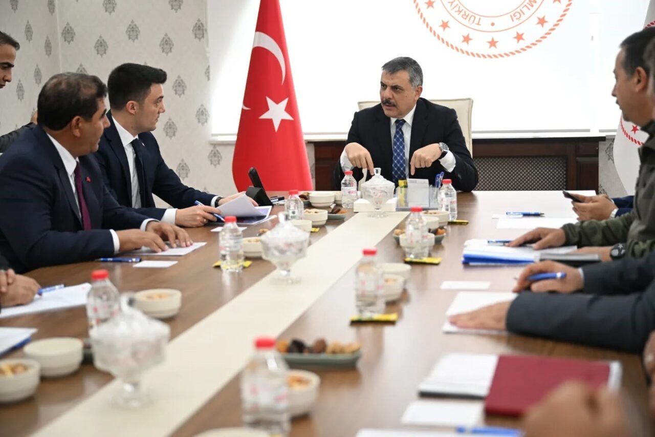 Erzurum Valisi Mustafa Çiftçi, Horasan'da yaptığı ziyaretlerde hayvan hakları konularında