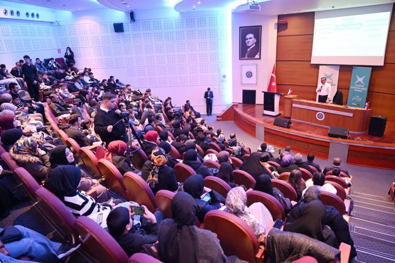 Erzurum Valisi Mustafa Çiftçi, Türkiye Gençlik Vakfı'nın "Velhasıl Sohbetleri" programında,