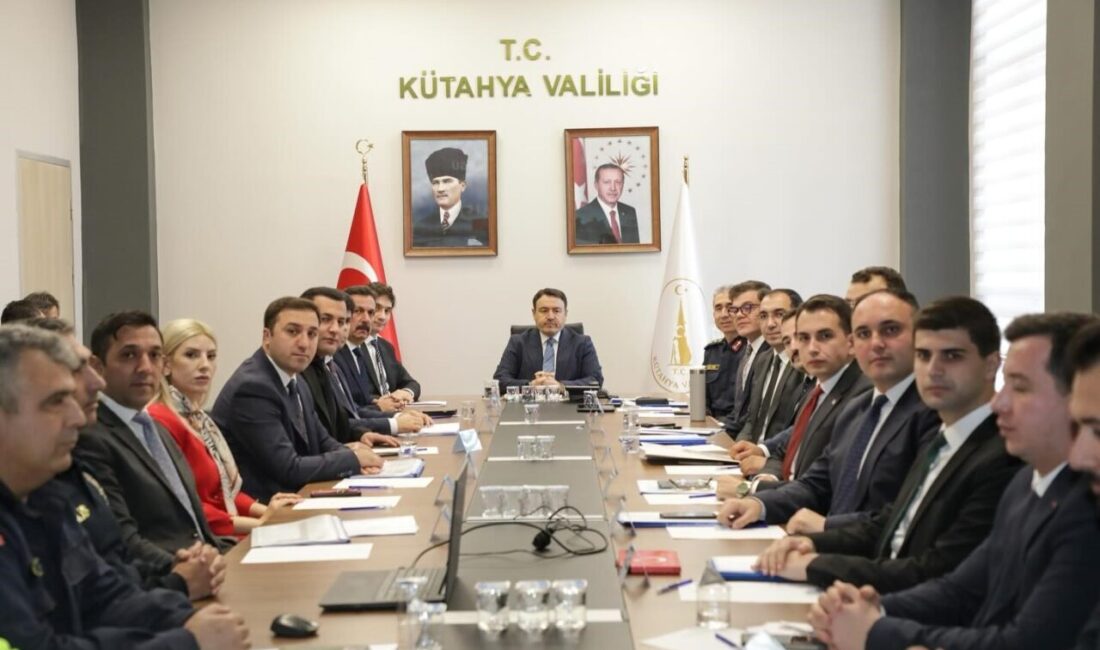 Kütahya'da Vali Musa Işın başkanlığında gerçekleşen güvenlik toplantısında, uyuşturucu ve