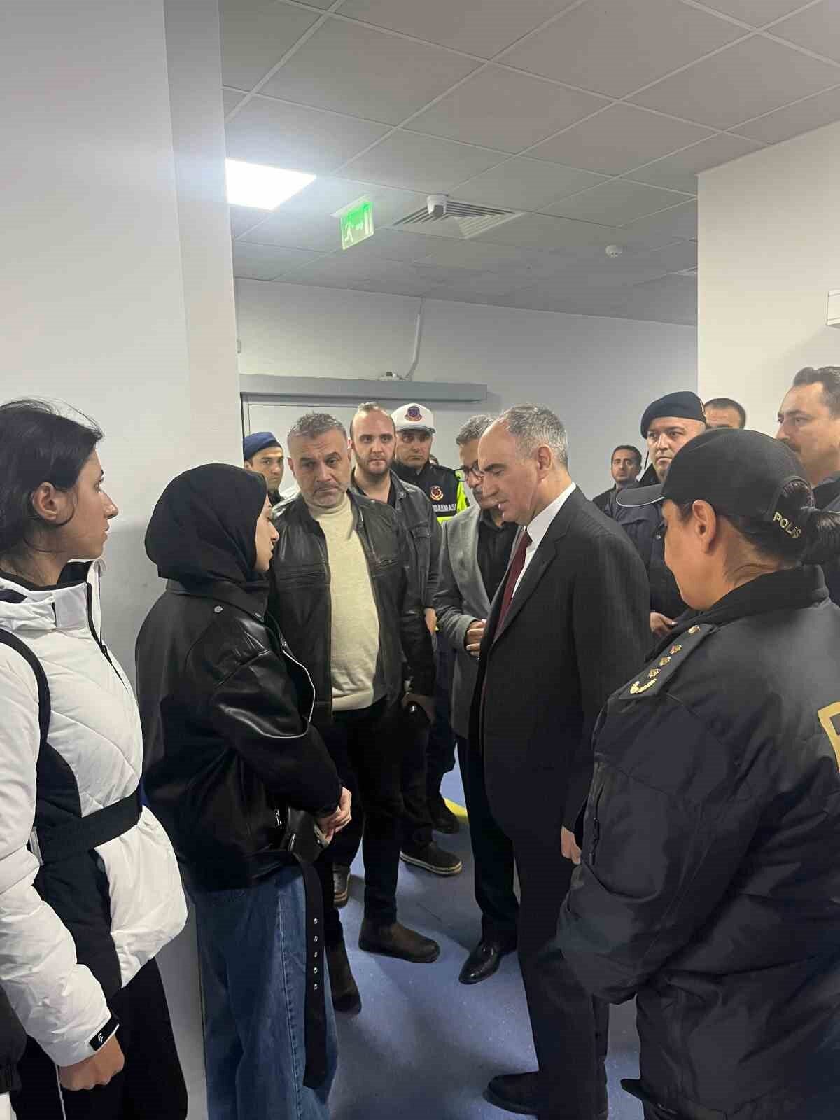 Manisa Valisi Vahdettin Özkan, Alaşehir'de geçirdiği trafik kazasında ağır yaralanan