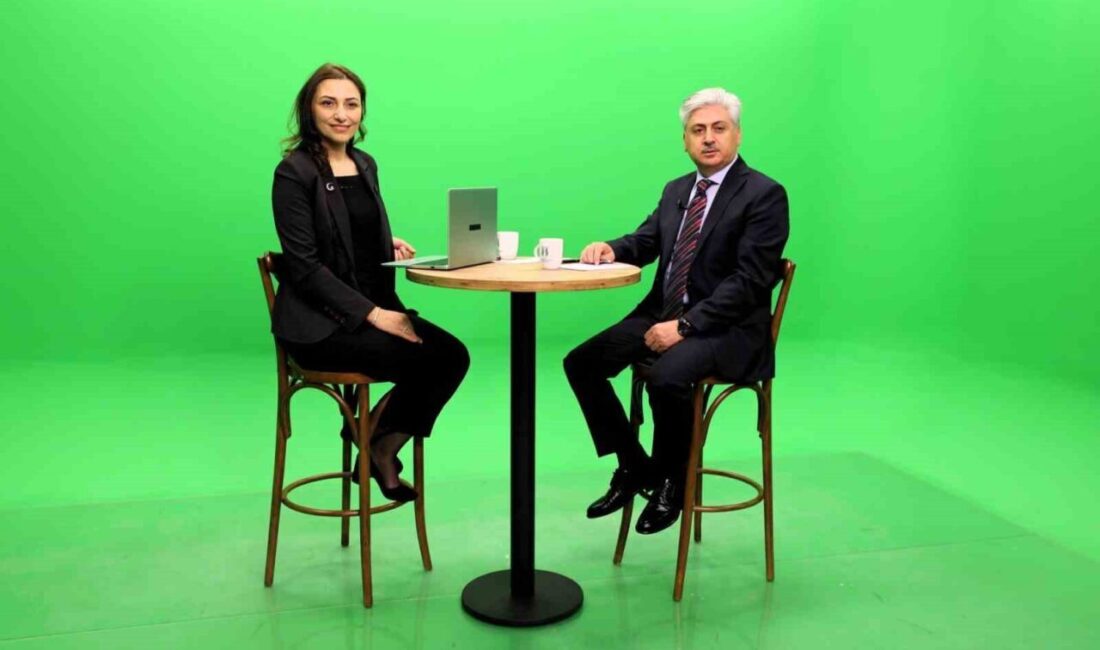 Sakarya Valisi Rahmi Doğan’dan ‘Yükselen Şehir ve Gençlerin Rolü’ Söyleşisinde Önemli Mesajlar Sakarya Valisi Rahmi Doğan, SUBÜ Konuşmaları’nda gençlerin rolüne vurgu yaptı.