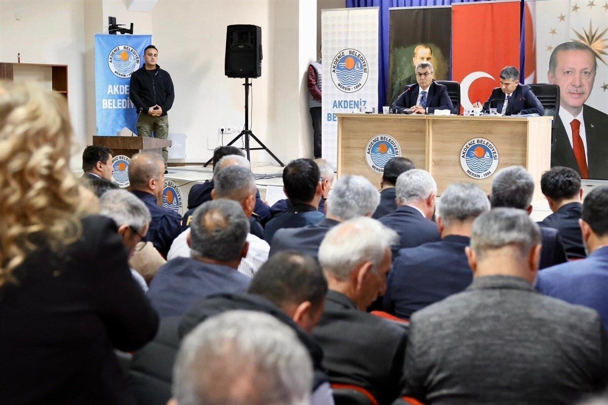 Mersin Valisi Atilla Toros, Akdeniz Muhtarları ile Toplantı Düzenleyerek Talepleri Dinledi