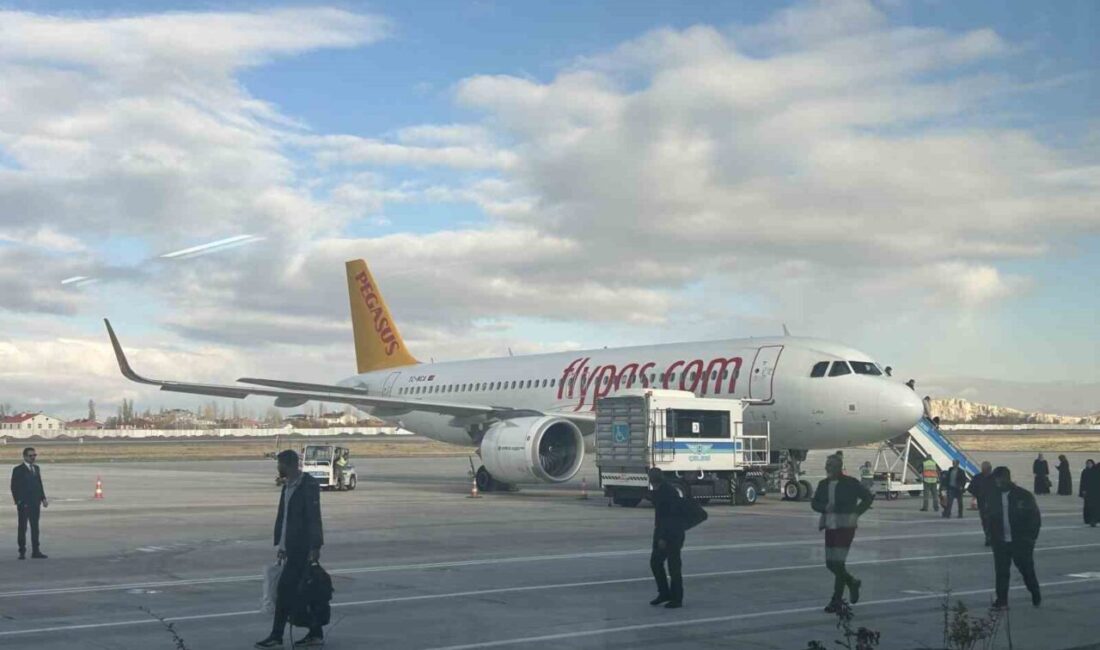 Van Ferit Melen Havalimanı’ndaki pist modernizasyonu süreci erken tamamlandı, havalimanı yeniden uçuşlara açıldı Van Ferit Melen Havalimanı, pist modernizasyonu sayesinde 14 Kasım'da tamamlanarak