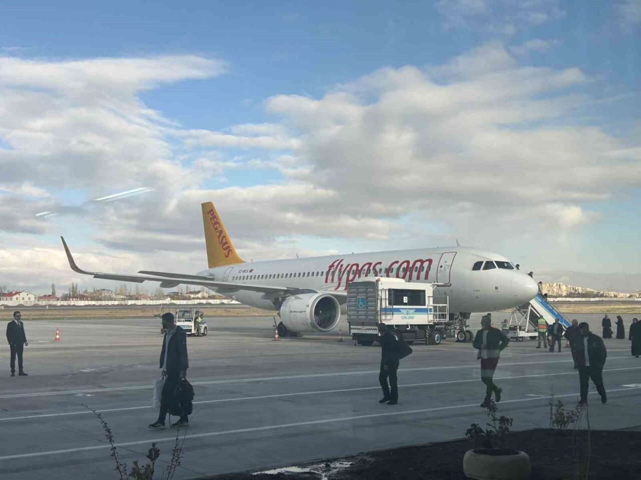 Van Ferit Melen Havalimanı, pist modernizasyonu sayesinde 14 Kasım'da tamamlanarak