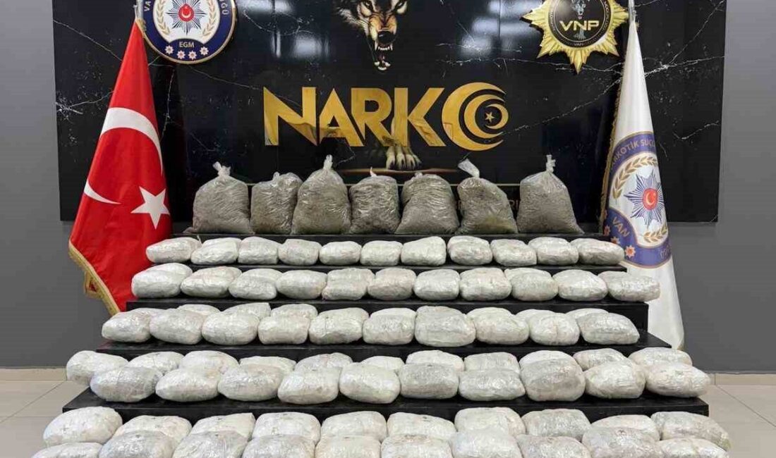 Van'ın Başkale ilçesinde yürütülen operasyonda, 134 kilo 460 gram uyuşturucu
