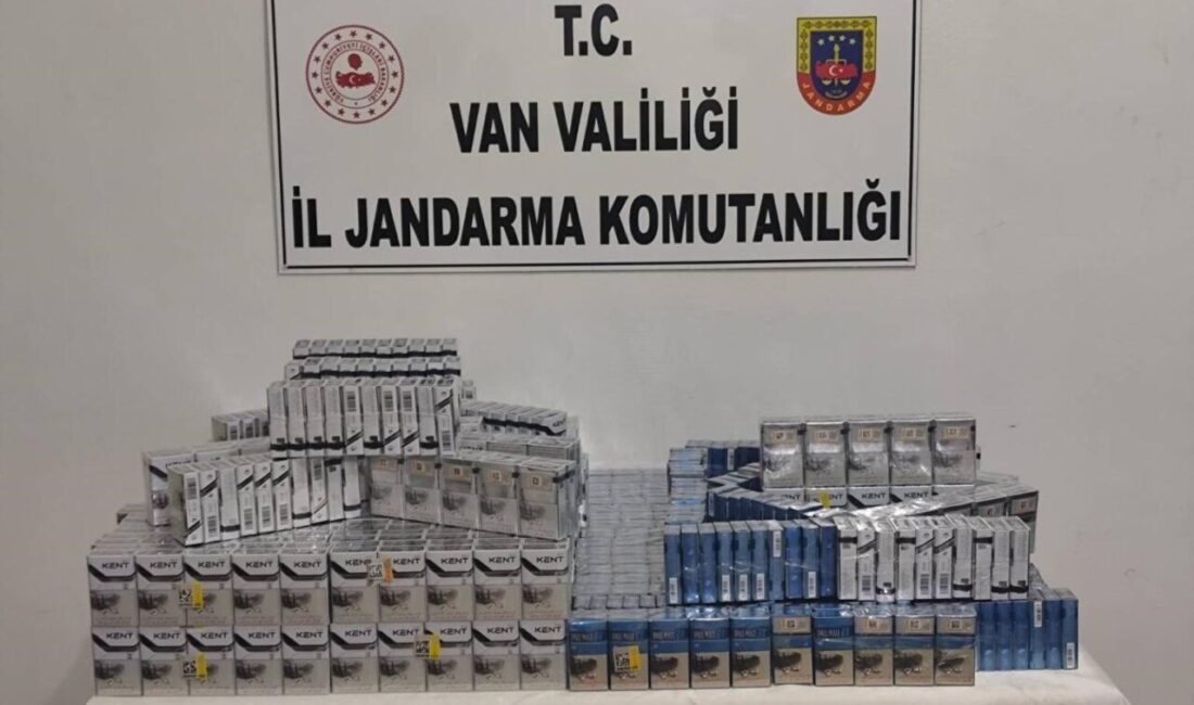Van’ın İpekyolu İlçesinde Jandarma, 2 Bin 192 Paket Kaçak Sigara Ele Geçirdi Van'ın İpekyolu ilçesinde jandarma, Erçek Mahallesi'nde gerçekleştirdiği denetimlerde 2 bin