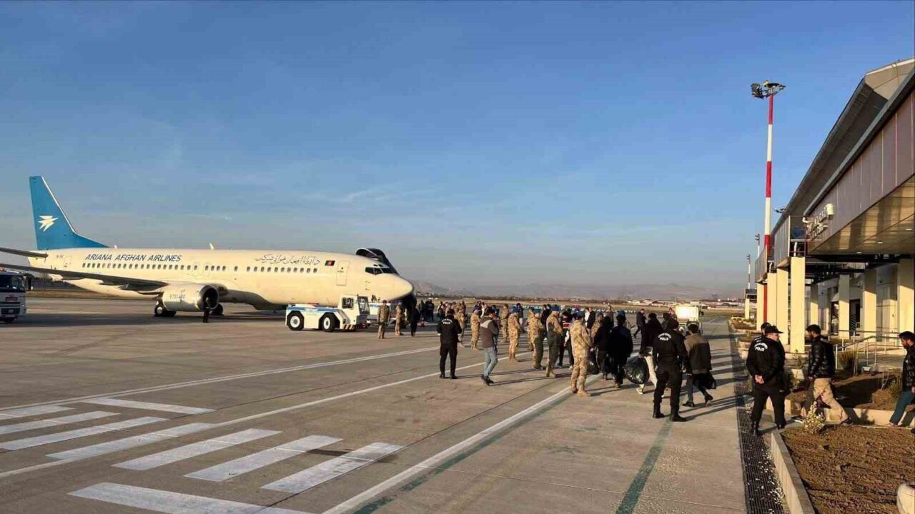 Van Geri Gönderme Merkezi'nde, 300 Afgan düzensiz göçmen, güvenlik önlemleri