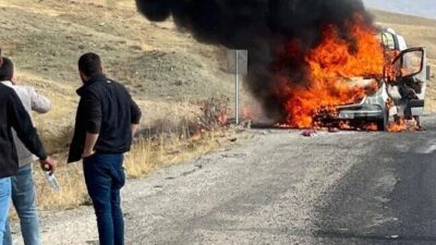 Van'da seyir halindeki bir yolcu minibüsü, henüz belirlenemeyen bir nedenle