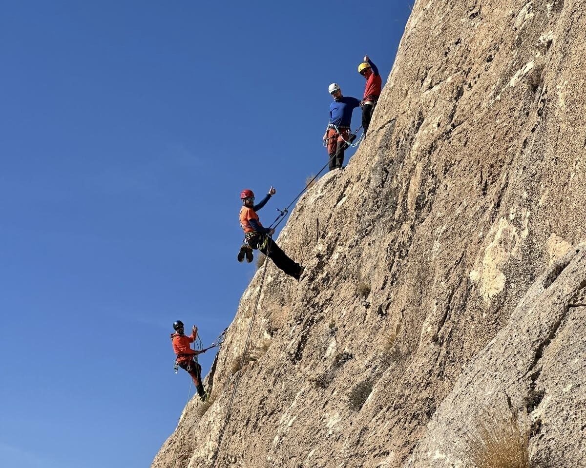 Türkiye Dağcılık Federasyonu tarafından Van'da düzenlenen çok ip boylu kaya