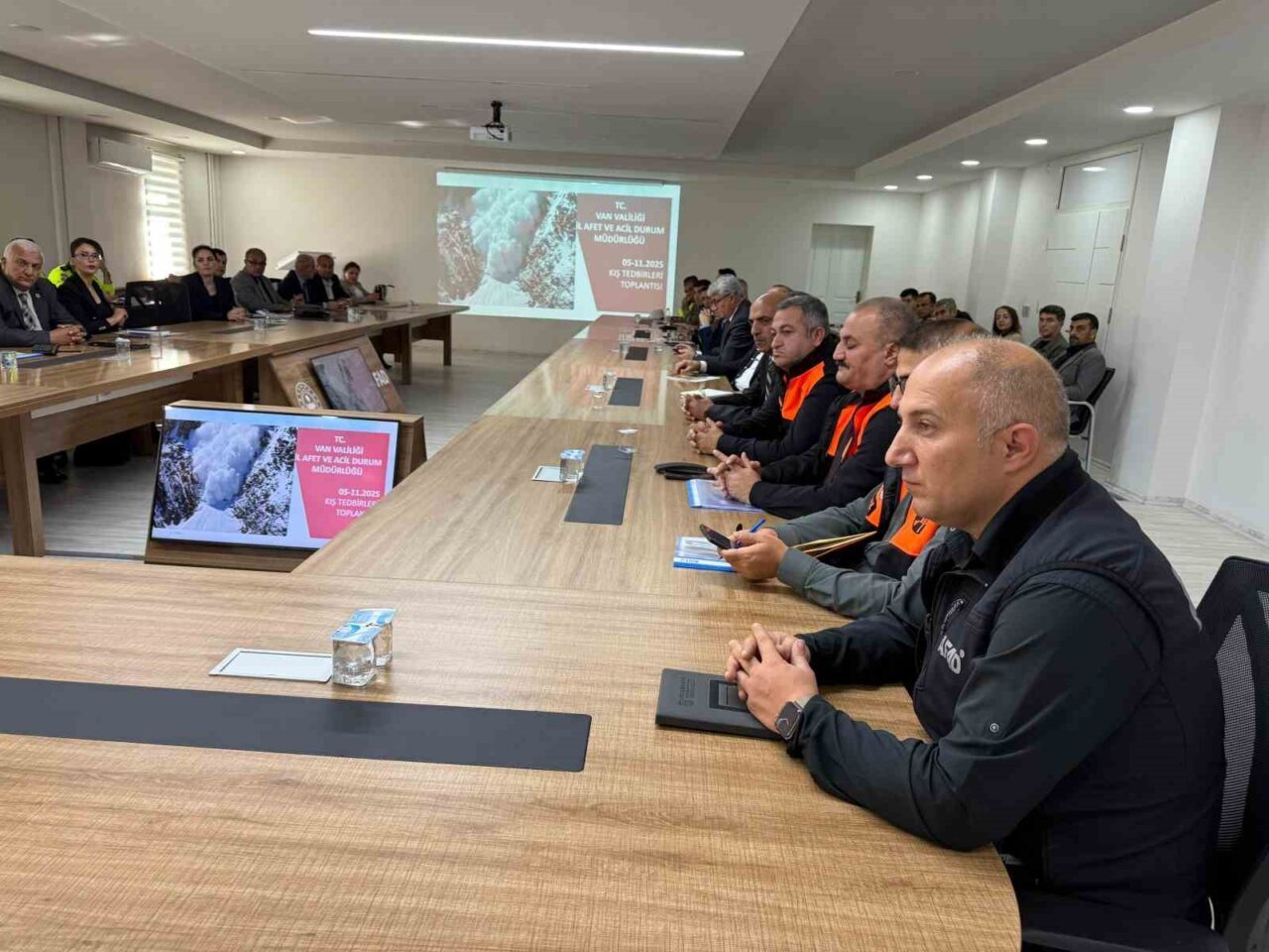Van'da, 2025 yılı kış mevsimi için trafik tedbirleri toplantısı yapıldı.