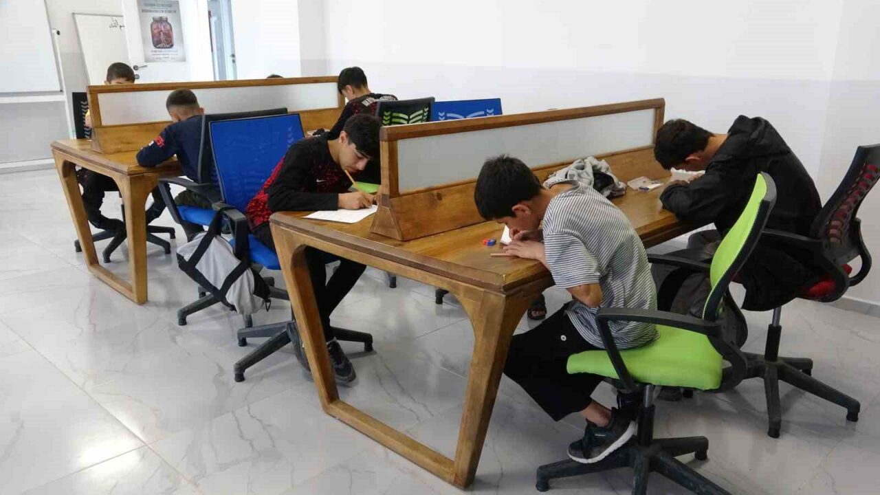 Süphan Gençlik Merkezi'nde, ara tatil süresince düzenlenen eğitsel etkinlikler ve