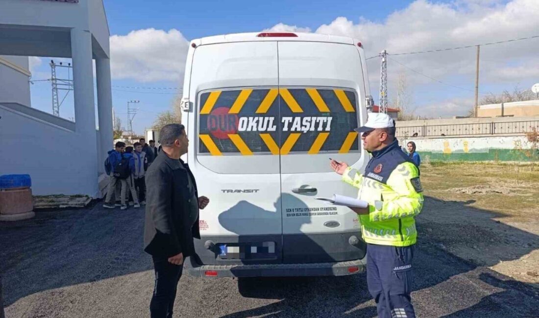 Van Edremit’te Jandarma, Okul Servis Araçlarını Kapsamlı Olarak Denetledi Van'ın Edremit ilçesinde jandarma, okul servislerini denetledi. Van İl Jandarma