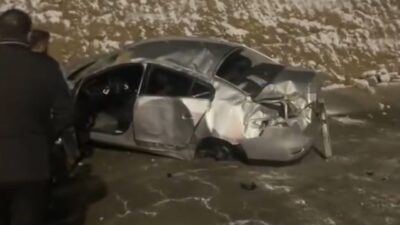 Van-Hakkari karayolundaki Güzeldere tüneli yakınlarında meydana gelen kazada, kar ve