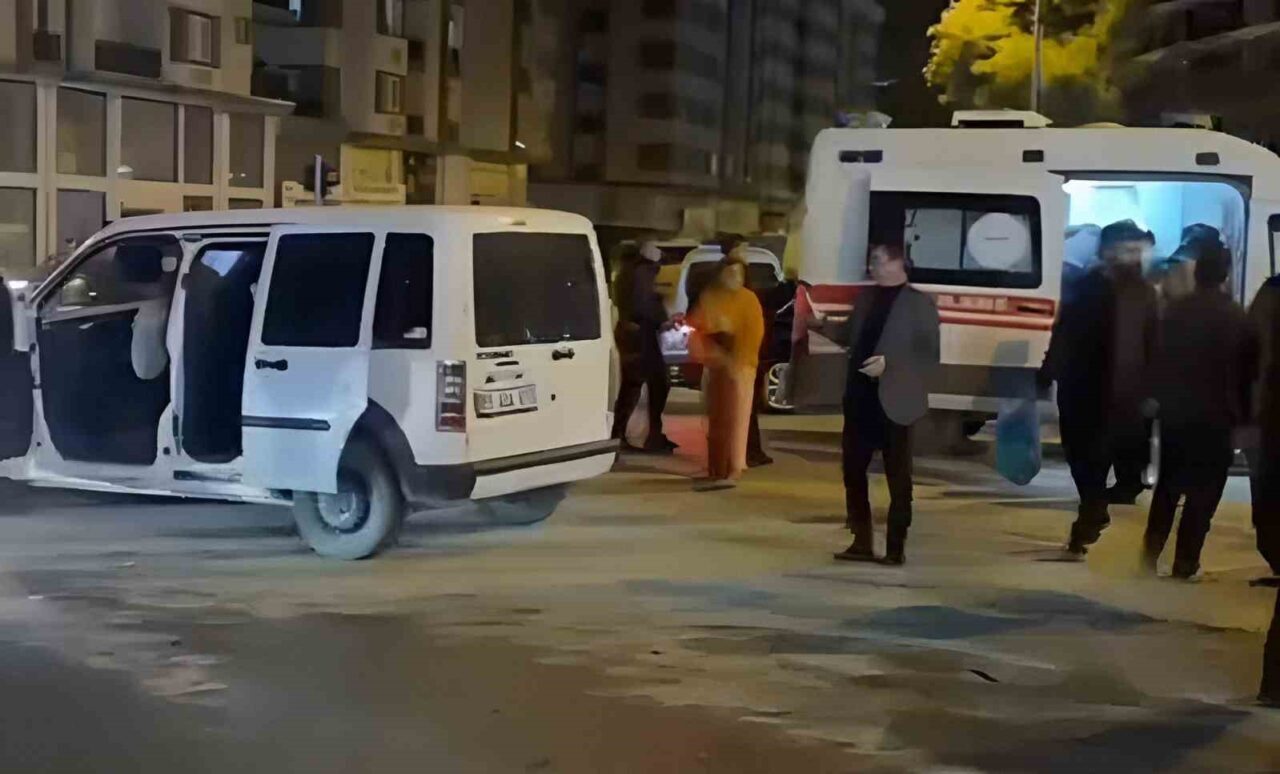 Van'ın İpekyolu ilçesinde meydana gelen trafik kazasında, bir minibüs ile