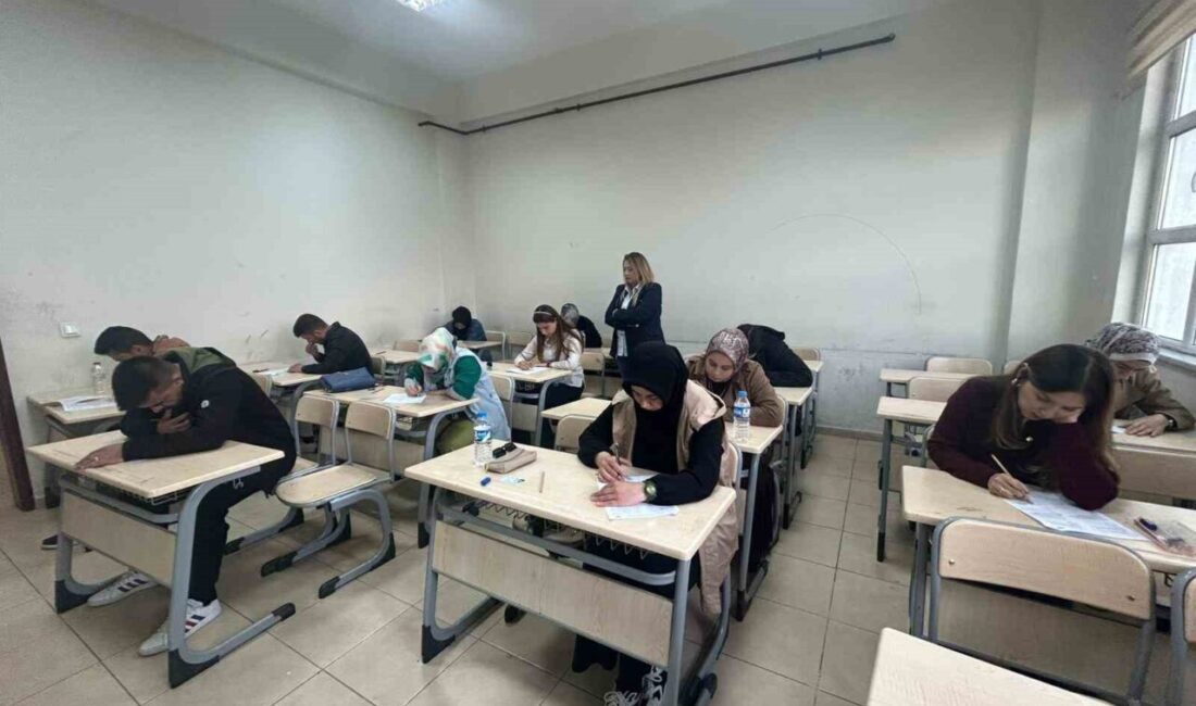 “4 Büyük Kitap Okuma Yarışması’nın İlk Etabı Van’da Tamamlandı” Van'da "Kitap Van Projesi" kapsamında bu yıl düzenlenen 4. Büyük