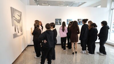 Küçükçekmece Belediyesi'nin Sefaköy Galeri Küp, Elif Çelebi'nin "Varlığın Arayüzü" sergisine