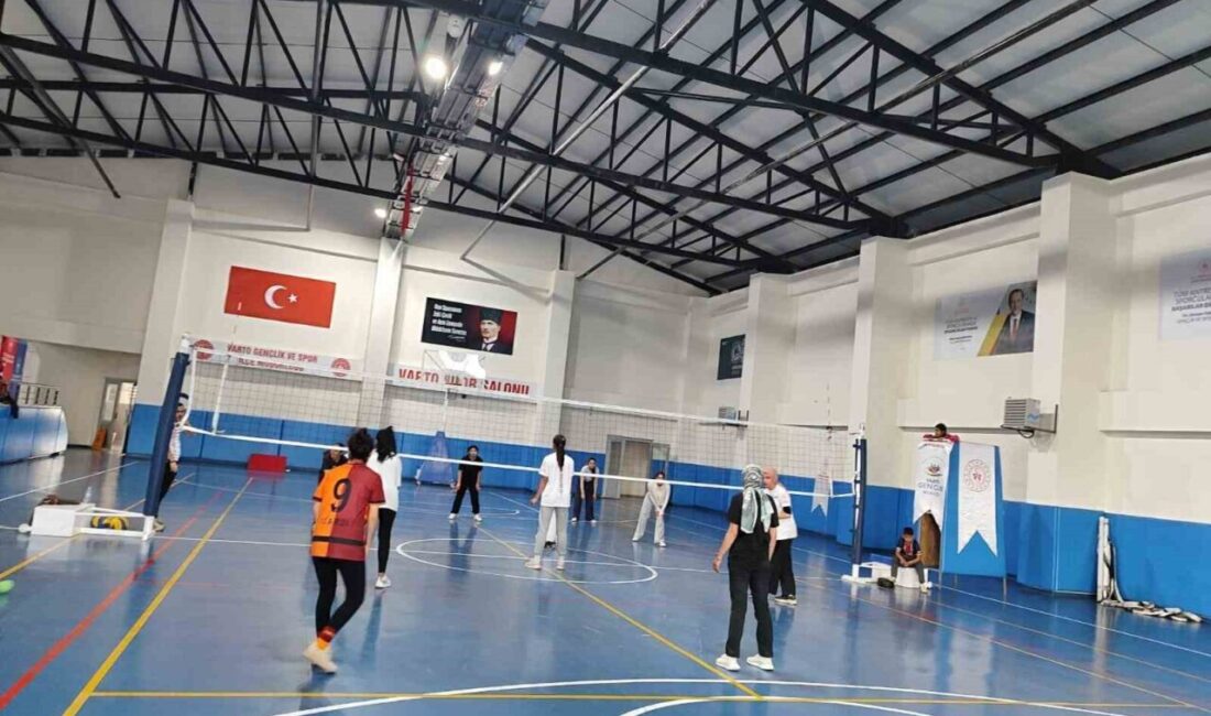 Varto’da Voleybol Antrenmanları Yoğun Katılımla Devam Ediyor Muş'un Varto ilçesindeki voleybol antrenmanları, yoğun katılımla devam ediyor. Gençlik