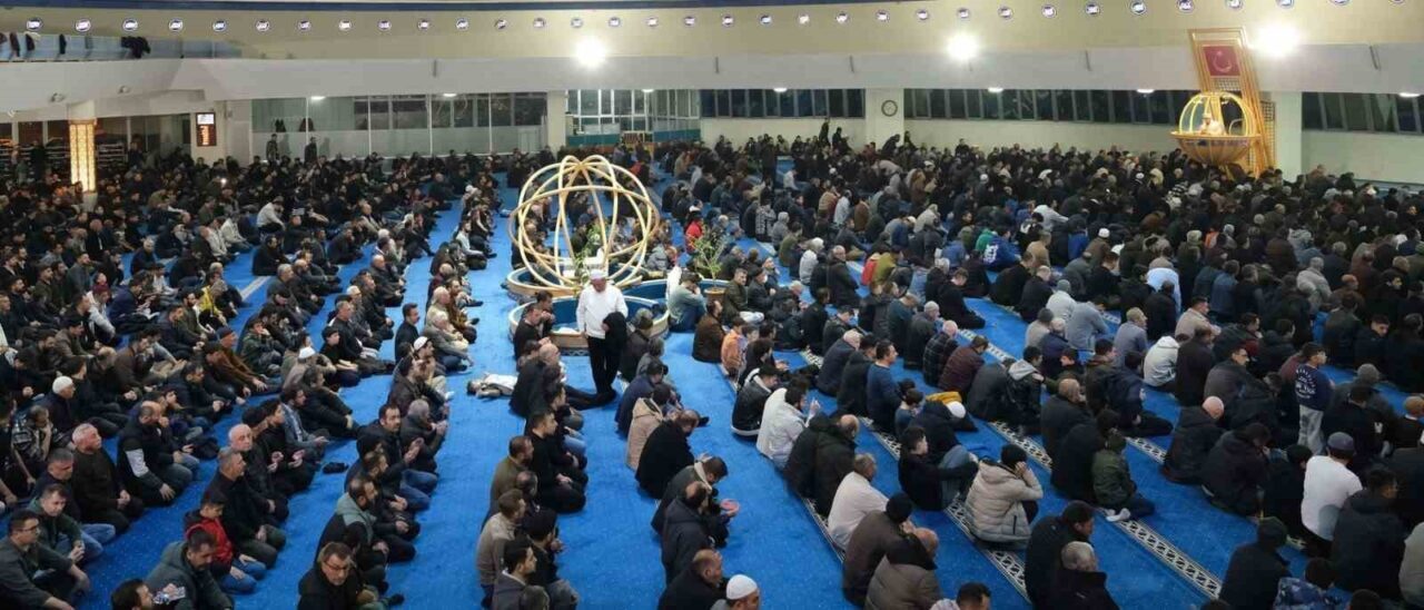 Diyanet, Cuma Hutbesinde “Vatan ve Millet Ruhumuz” Temasını İşledi Diyanet İşleri Başkanlığı, 14 Kasım 2025 tarihli Cuma hutbesinde "Vatan