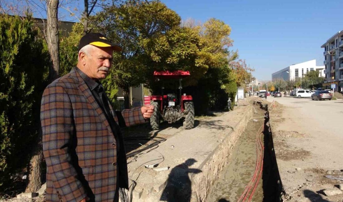 İskele Caddesi’ndeki Yer Altı Kablolama Çalışmaları Sırasında Yaşanan Problemler, Mahallevilerin Tepkisini Çekiyor Van Gölü Elektrik Dağıtım A.Ş. (VEDAŞ) tarafından yapılan yer altı