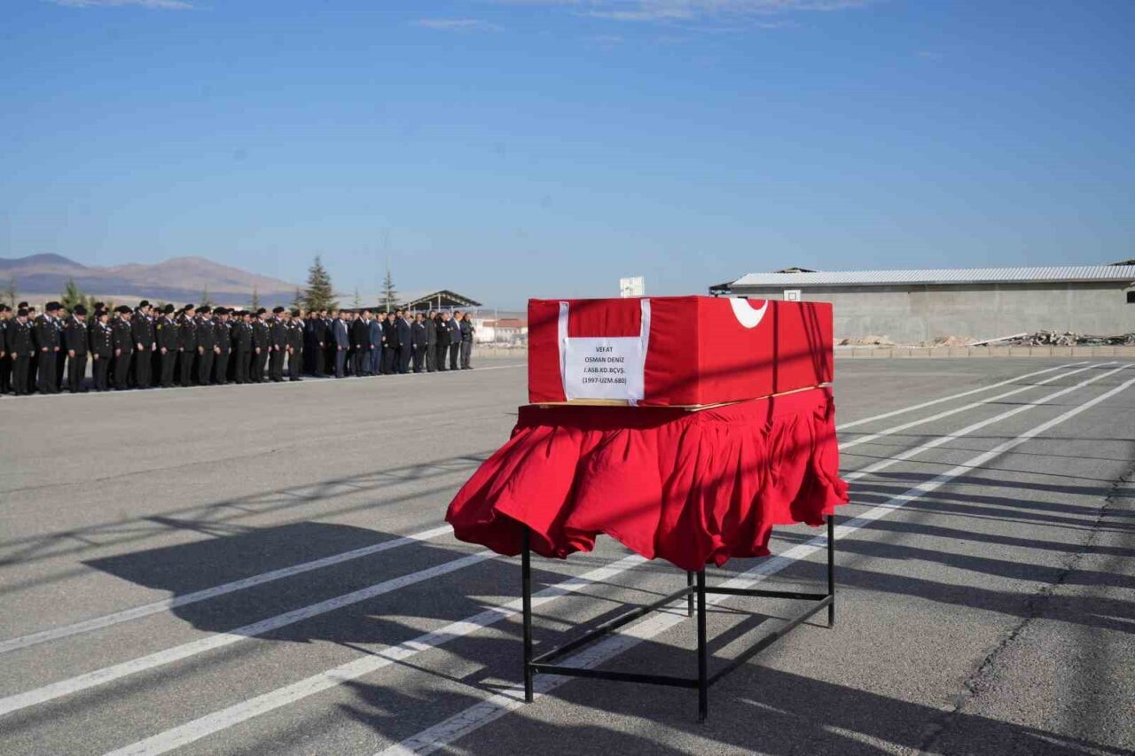 Niğde'nin Çamardı ilçesindeki Jandarma Komutanı Osman Deniz, geçirdiği kalp krizi