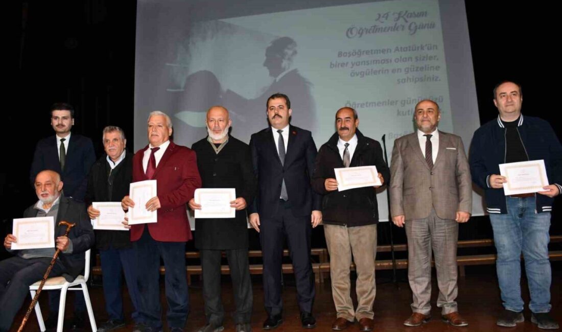 Vezirköprü’de 24 Kasım Öğretmenler Günü Coşku ile Kutlandı Samsun'un Vezirköprü ilçesinde 24 Kasım Öğretmenler Günü, Belediye Kültür Merkezi'nde