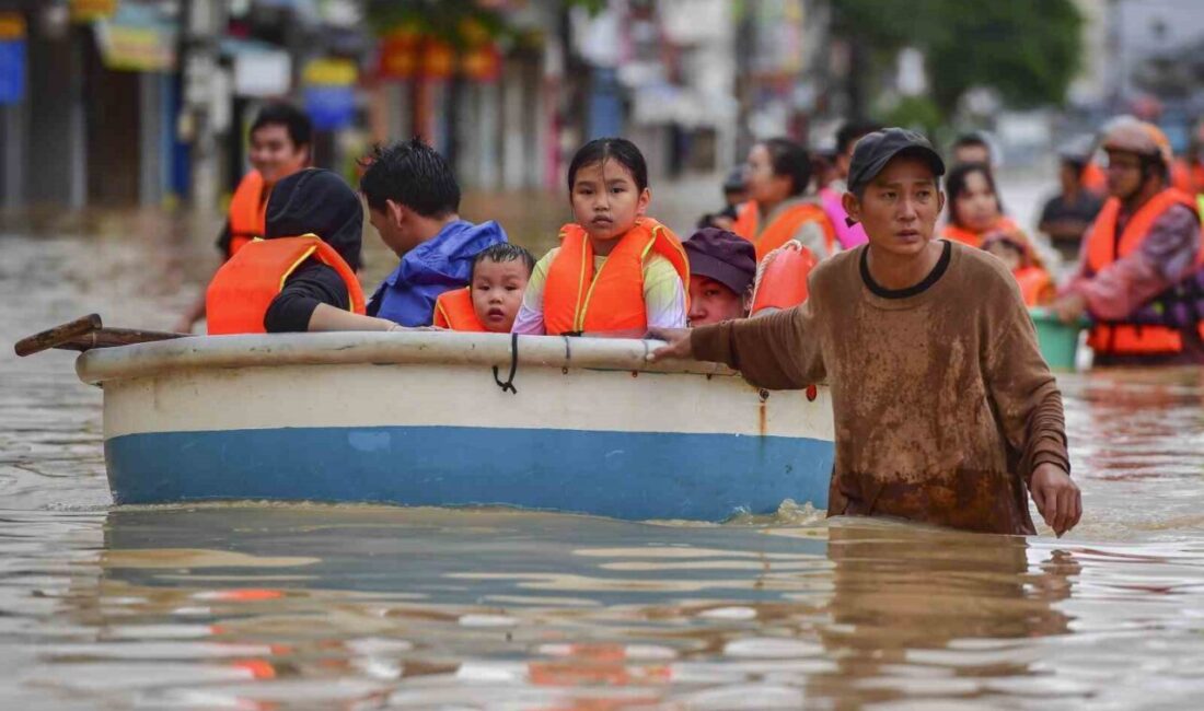 Vietnam’daki Sel ve Toprak Kaymaları Nedeniyle Hayatını Kaybedenlerin Sayısı 55’e Yükseldi Vietnam'ın orta kesiminde devam eden şiddetli yağışlar sonucu meydana gelen