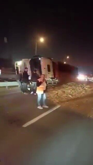 Kocaeli'nin Başiskele ilçesinde, Ovacık Mahallesi'nde sürücüsü S.A. olan yonga yüklü