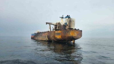 Kocaeli'nin Kandıra ilçesinde "KAIROS" tankerine yönelik saldırı sonrası fuel-oil sızıntısı