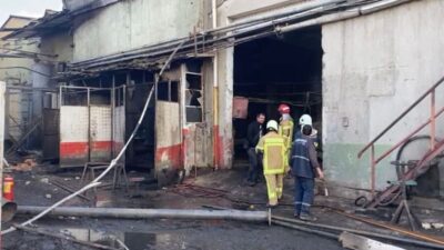 Afyonkarahisar'da bir yağ fabrikasında meydana gelen patlamada 10 işçi yaralandı.