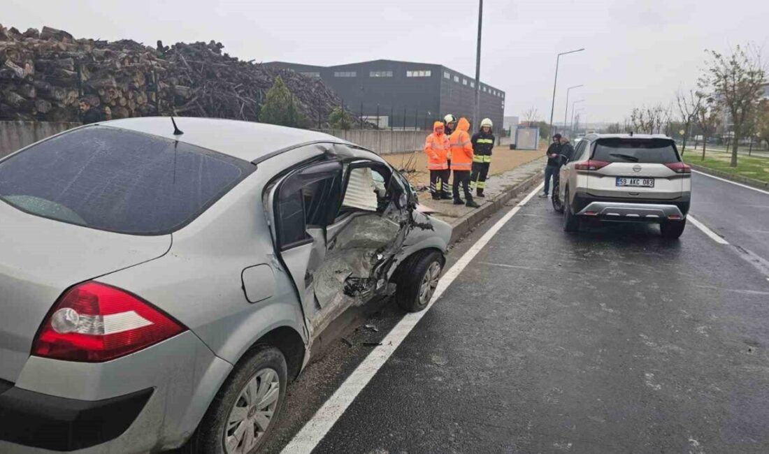 Tekirdağ'ın Kapaklı ilçesindeki Çerkezköy Organize Sanayi Bölgesi'nde meydana gelen trafik