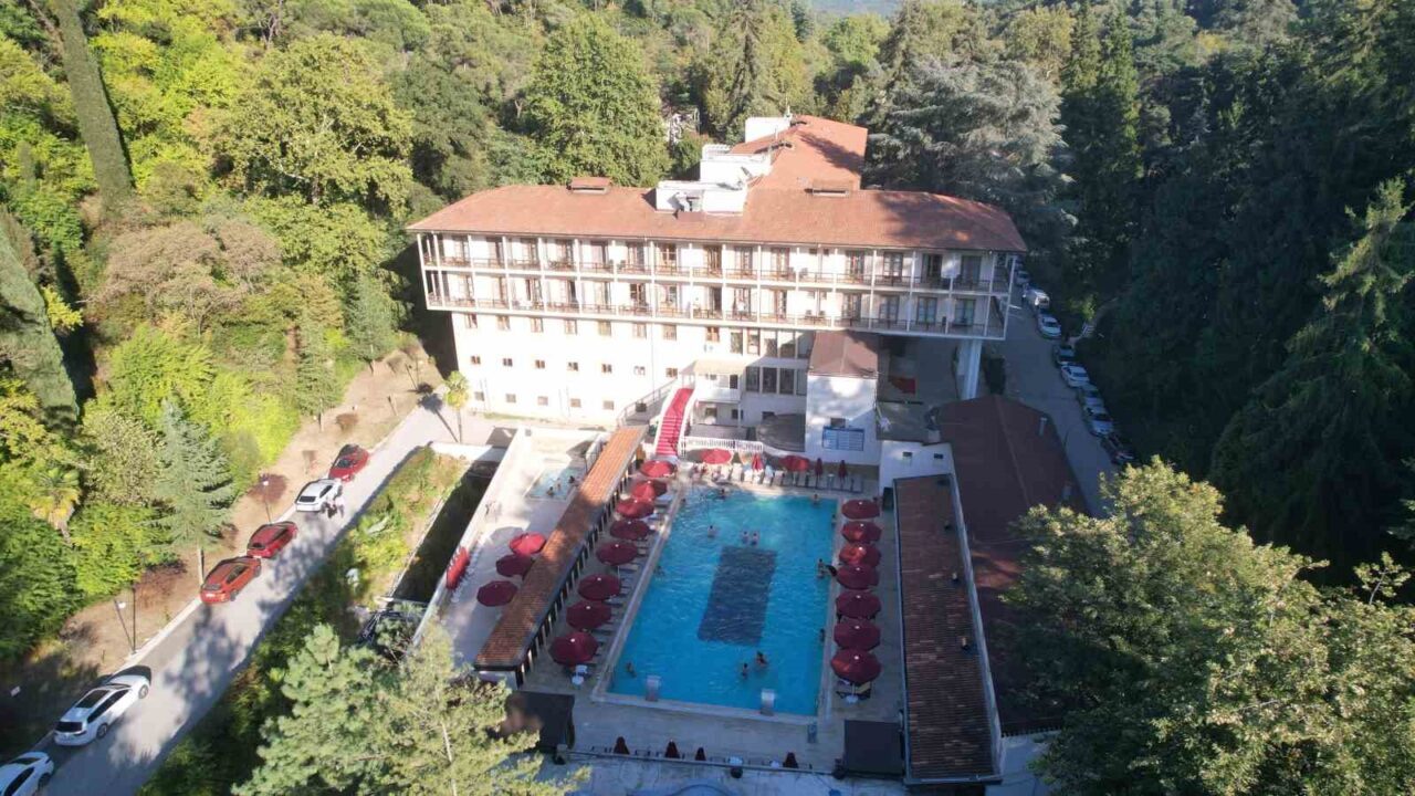 Yalova’nın Termal ilçesindeki kaplıcalar, kış sezonuna hazırlanan turizm tesisleriyle birlikte