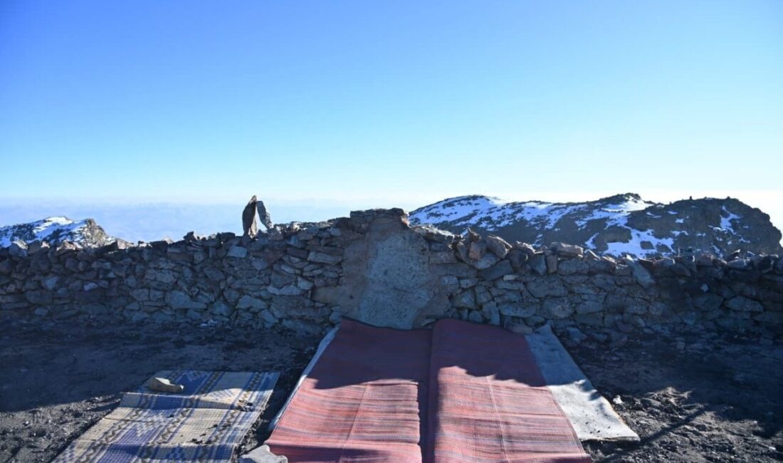 Kırklar Dağı Mescidi, 24 Kasım'da çıkan yangında tamamen yanarken, Trabzon