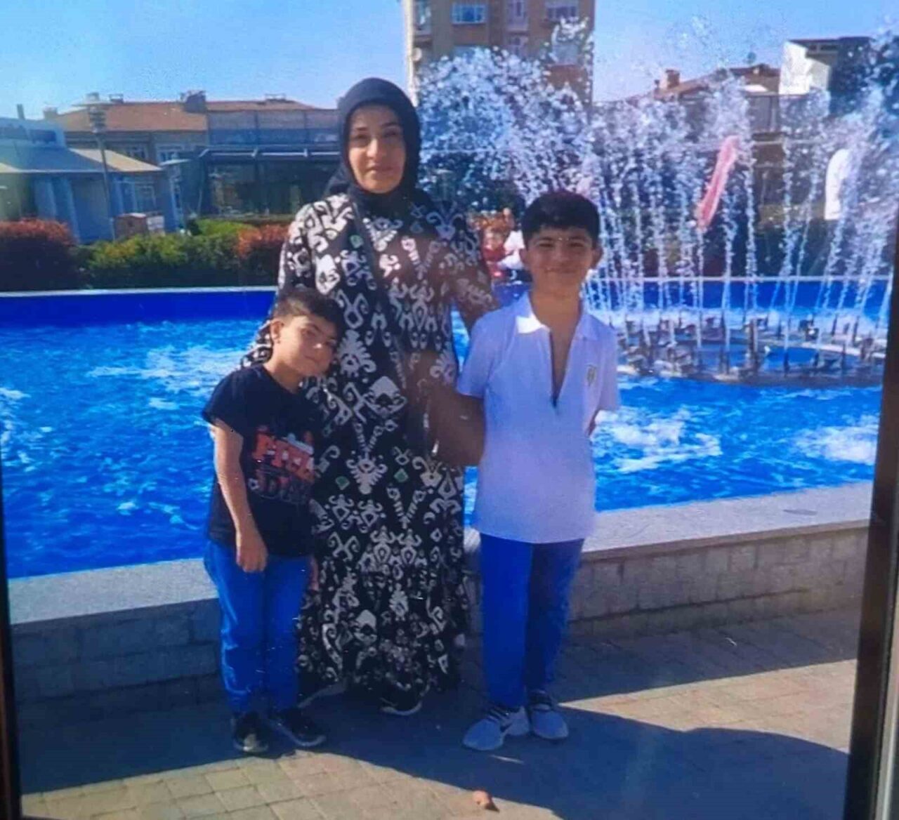 Kocaeli'nin Dilovası'ndaki parfüm dolum tesisinde çıkan yangında eşi Esma Gikan'ı