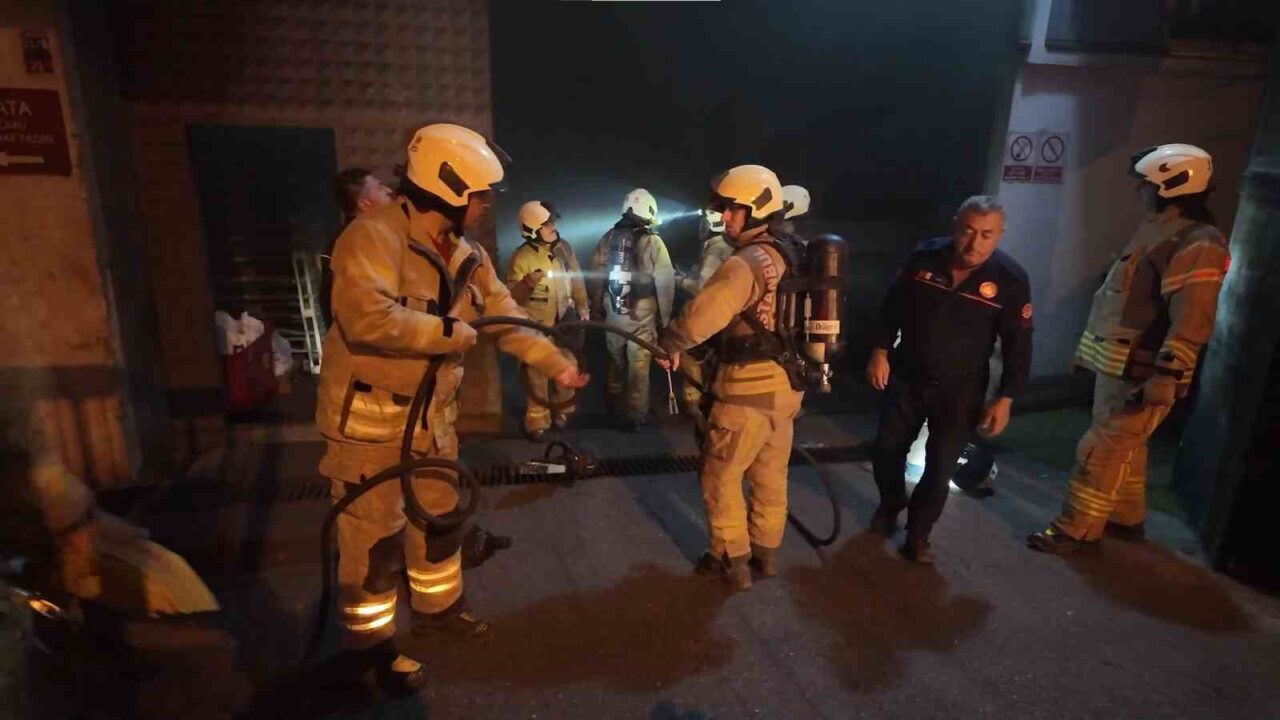 Çekmeköy'deki Çatalçeşme Mahallesi'nde gece saat 02.00'de yanık kokusu üzerine yapılan